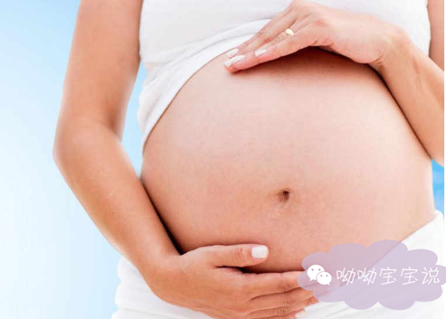 怀孕以后，孕妇肚脐向外突出的就是男孩反之是女孩？